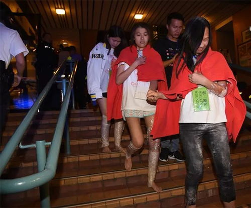 郑秀文后腰受伤卧床多日，53岁复出幕后真相曝光！