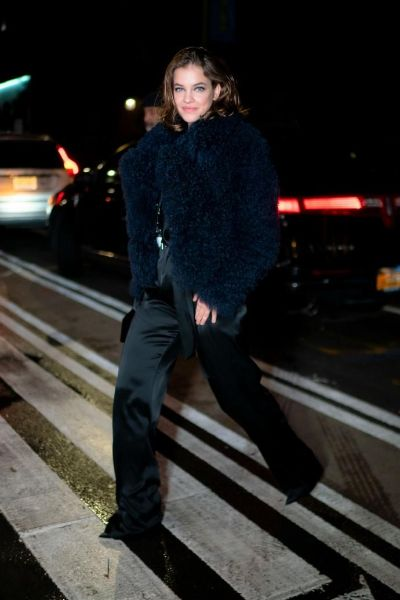 巴黎时装周芭芭拉·帕尔文惊艳亮相，旗袍皮衣黑丝演绎时尚新高度