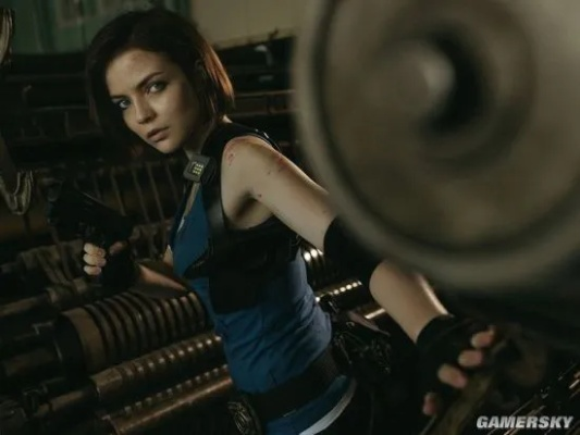 《生化3》吉尔cos惊艳亮相，揭秘真人还原度超越AI！