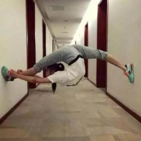 倒立一字马老婆必备攻略，月入过万不是梦