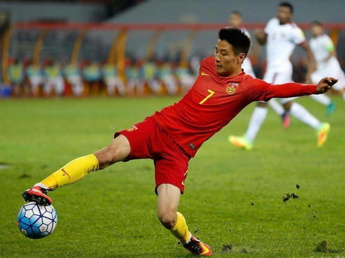 高中生身份揭秘！22岁美国男子足球队梦圆，入学奇闻大揭秘