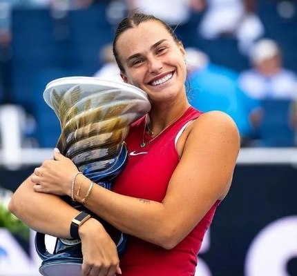 网坛女神萨巴伦卡武汉跨界，独家秘制：中国大米炒饭绝味！