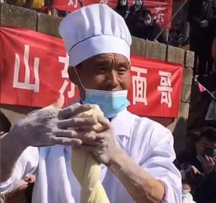 拉面哥呼吁：理性互动，守护鸡排哥现场安宁