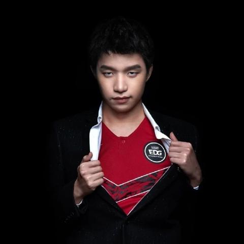 BLG溃败粉丝激战升级，历史性裂痕致解散潮涌