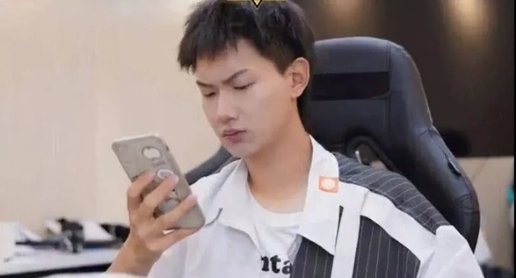 电竞明星Fly与杨幂同框，杨幂惊叹“真瘦了”引热议