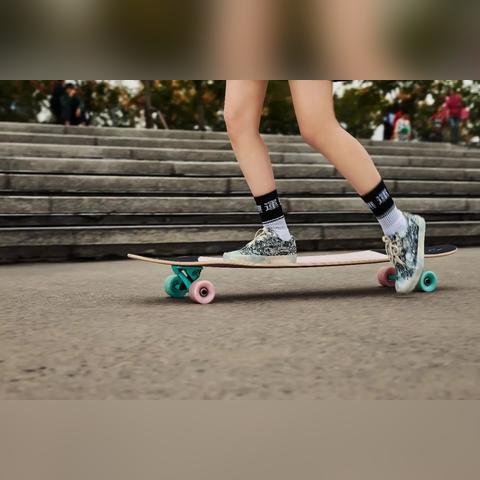 《极速滑板》操作攻略：全面揭秘按键技巧与功能解析