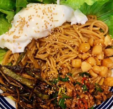 葱油拌面升级版：东方明珠打卡美食新宠