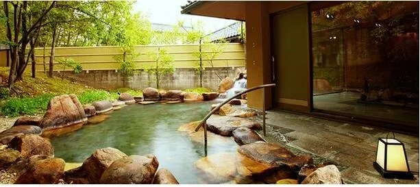 明治温泉攻略揭秘：轻松进入爱氏物语温泉区秘境