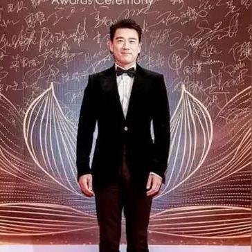 王耀庆钟楚曦贴脸开大引热议，工作室正面回应彰显诚意