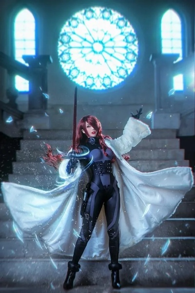 《剑星》COS星光守护者尹雪花演绎《棕色尘埃2》新风采