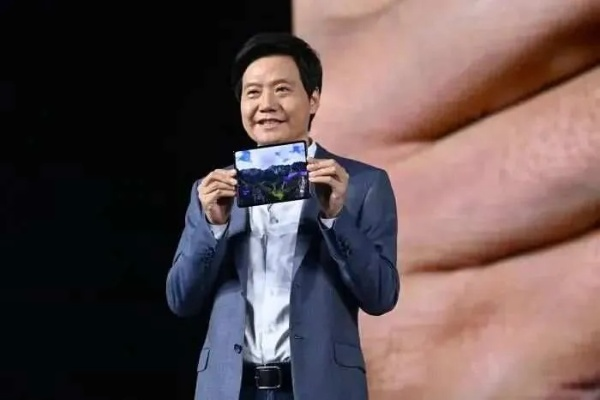 雷军财富缩水惊人：弯腰捡金瞬间亏万，财富管理成关键