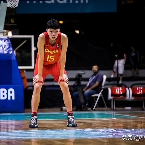 杨瀚森NBA防守引争议，美球迷怒斥：请离场！
