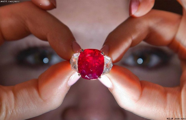 烈焰红宝石藏匿秘境，少女巧手寻珍宝