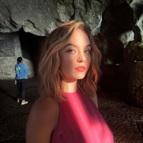 悉尼妹斯威尼否认整形：优雅抗衰老，自信诠释自然美