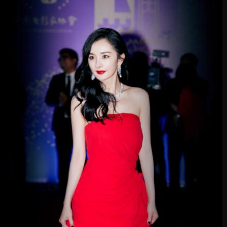 《光与影33号》高伤攻略揭秘：初期符文与收集品必看技巧