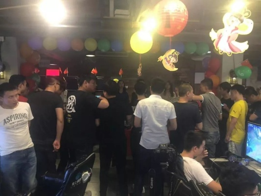 《绝地求生》八周年狂欢盛典：揭秘网吧活动精彩瞬间