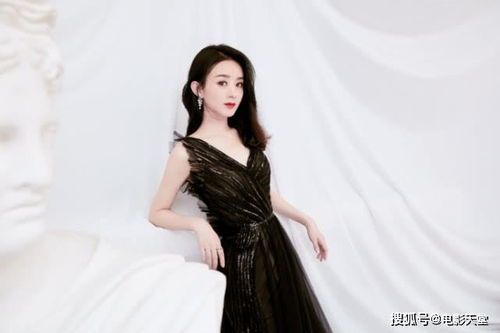 黑丝白发新造型惊艳亮相：暗黑美学演绎妖娆身姿，开启视觉盛宴