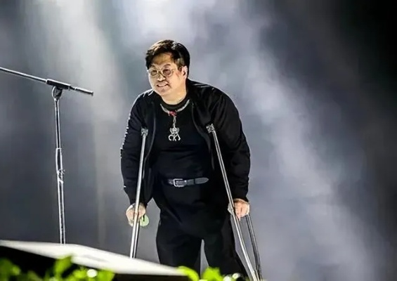 机场冲突反转：郑智化微博发声，人性反思新篇章