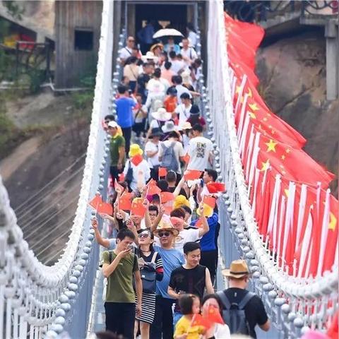 《无限暖暖》公测季深度揭秘：1.0探索季新内容抢先看