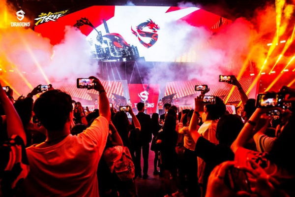 电竞盛宴！黄浦江畔S15北外滩观赛派对燃爆半决赛，共创荣耀巅峰