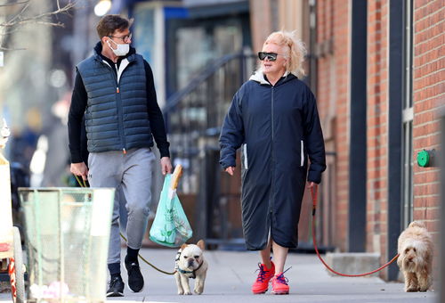 前妻狄波拉出回忆录，休·杰克曼心情复杂引关注