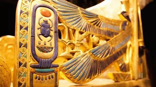 伊西斯金字塔探秘：魔法钥匙+黄金爪高效获取攻略解析