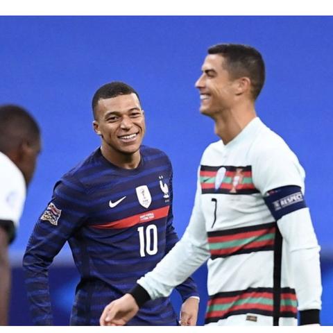 《宝可梦集结》太阳伊布攻略：技能搭配与专属持有物解析，深度揭秘！