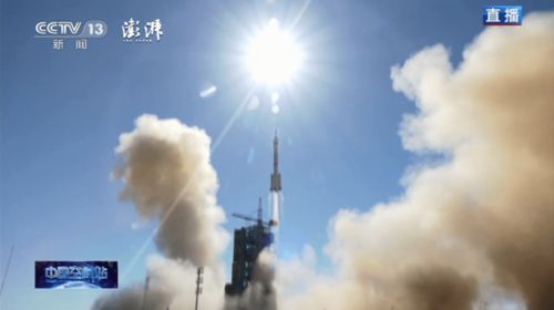 神舟二十号飞船撞击疑云，任务延期揭秘新进展