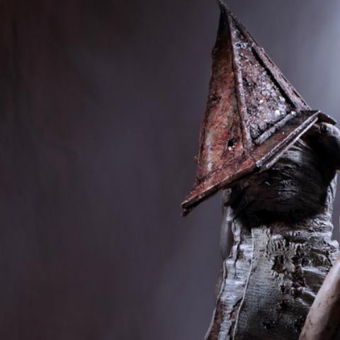 三角头首战攻略：寂静岭2重制版全新生存技巧解析