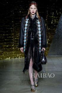 冬日华丽变身！伊芙体模申才恩更衣，剑星反差魅力新体验