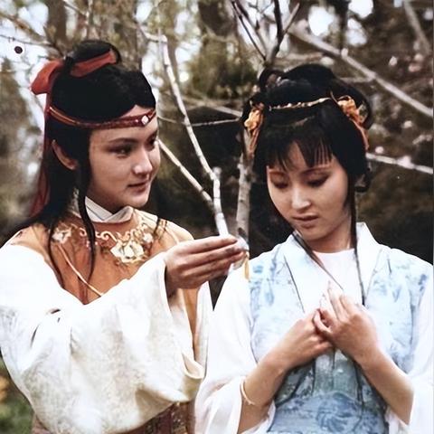 蓝手帕共鸣摆放攻略，解锁1999未来新价值