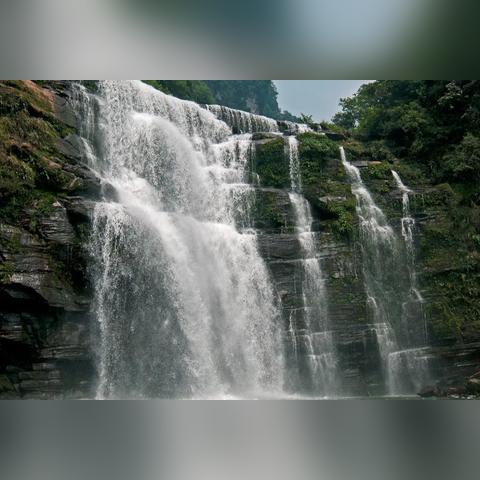 女子海岛徒步意外失踪，团队遗忘致悲剧发生