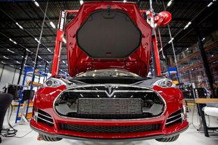 马斯克点赞小鹏IRON“身材”：中特斯拉共领机器人市场风潮