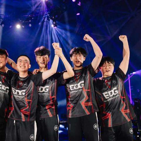 《无畏契约》2024冠军套独家揭秘：荣耀之翼全新绽放