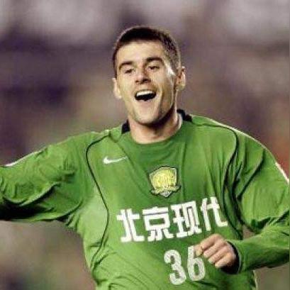 国足新帅邵佳一年薪封顶百万，年薪新规引关注