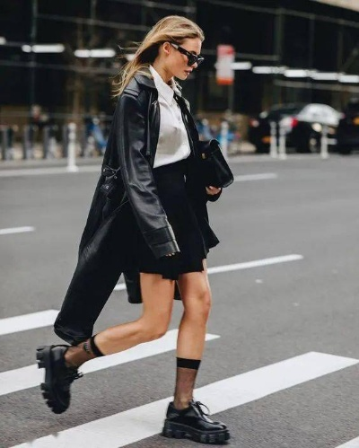 巧妙晒被不露馅，腿长助力新时尚