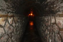 幽邃地窟揭秘：无畏契约新图探秘奇观