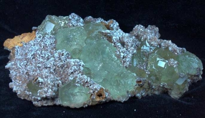 辉萤石功效解析：揭秘全新游戏元素价值与应用