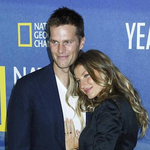 汤姆布雷迪深情缅怀：前妻吉赛尔与爱犬共度的温馨时光