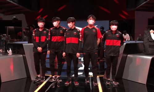 T1首战告捷，KT饮恨落败！S15总决赛精彩瞬间揭秘！