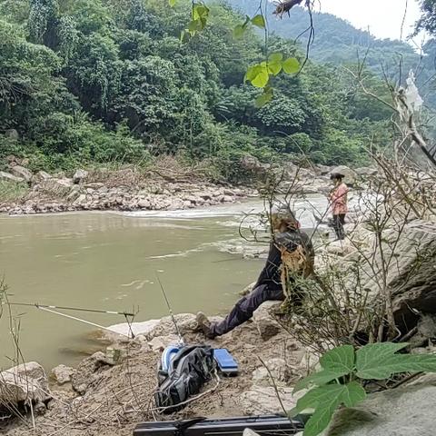 百英雄传钓鱼技巧揭秘：高效竹竿获取攻略