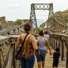《恶意不息》矿山吊桥难题破解：高效推桥技巧大公开