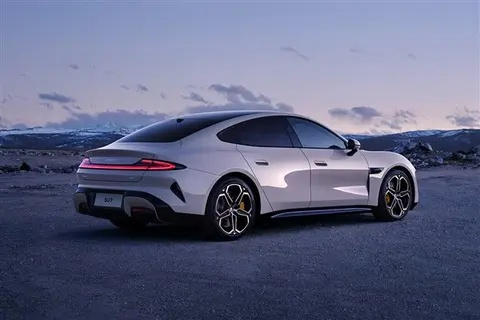 小米汽车SU7配置解析：版本差异深度揭秘，价值亮点抢先看