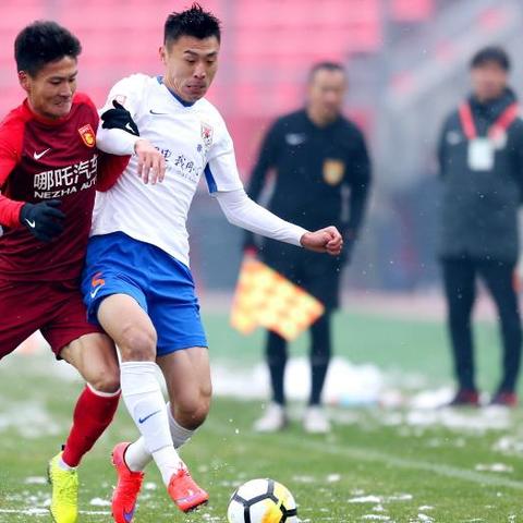 《最终幻想7重生》全流程攻略：深度解析硬核实况，揭秘全新游戏价值