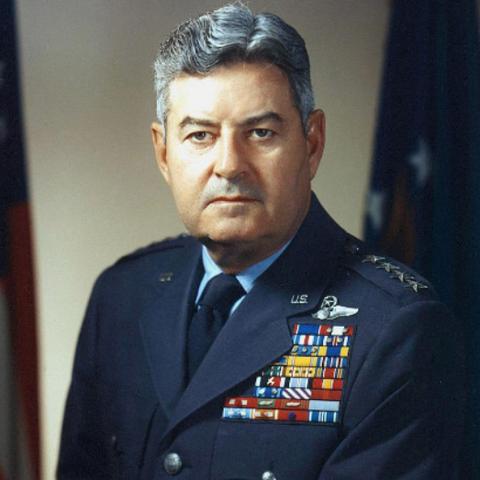 美系飞机操控技巧解析：高效投弹实战教学新攻略