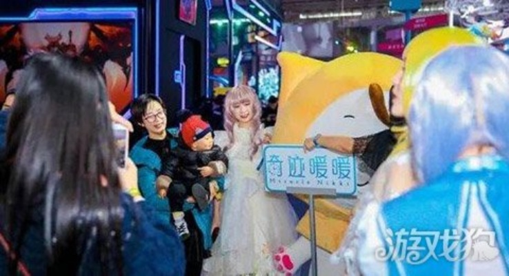 次元觉醒Coser签售会圆满落幕，丁香站见证全新潮流盛宴