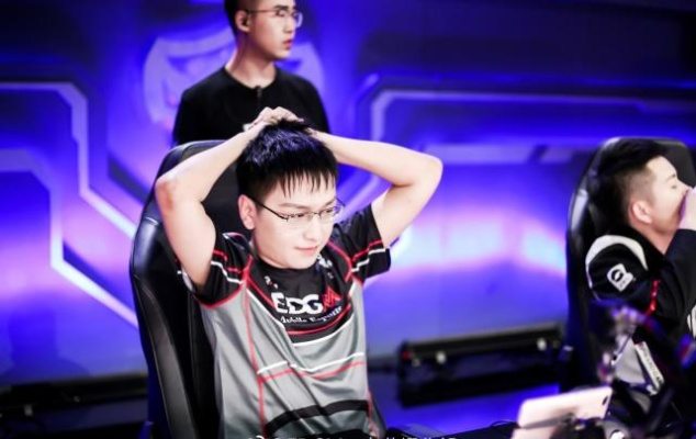 微风岛屿EDG战队战术解析：揭秘无畏新篇章