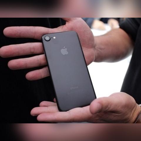 iPhone 17国行热销破千万，创新体验引领潮流