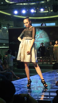 冬日奇装秀：艾什莉体模COS照，时尚新风尚尽展风采