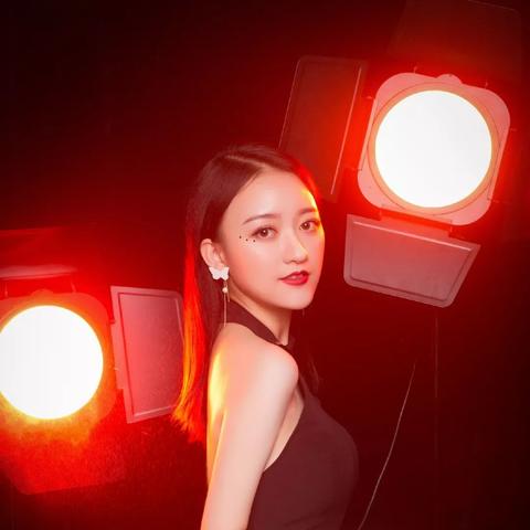 《星空》服饰盛宴：293款独特造型大揭秘，时尚新潮流！